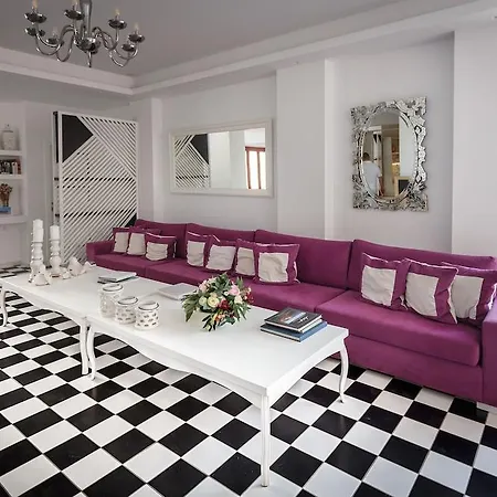Mar N Mar Crown Hotel-suites