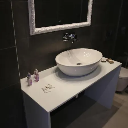 Mar N Mar Crown Hotel-suites